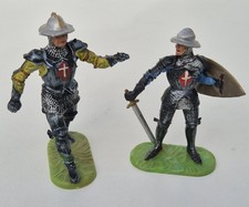 LOT DE 2 FIGURINES 7 cm