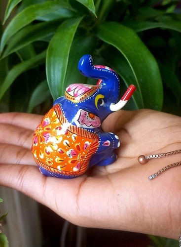 Figurine éléphant malle