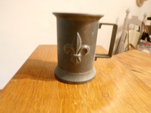 Timbale étain avec fleur - avec,
