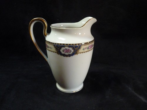 Pot lait porcelaine - pot, a