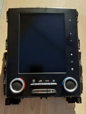 E32483, Ecran multifonctions