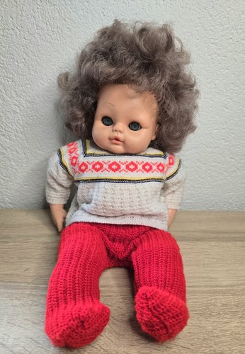 Jolie poupée plastique doll