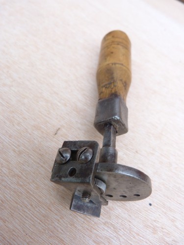 Ancien outil coupe lacet - outil,
