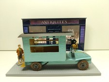 Diorama - Scénette de vie parisienne - Antiquaire (décor avec figurines CBG).