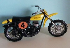 MAQUETTE - Moto trial "SUZUKI"