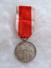 Une médaille société - une,
