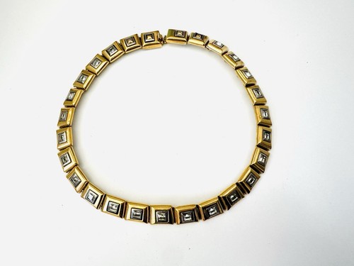 Collier ras cou - ras,