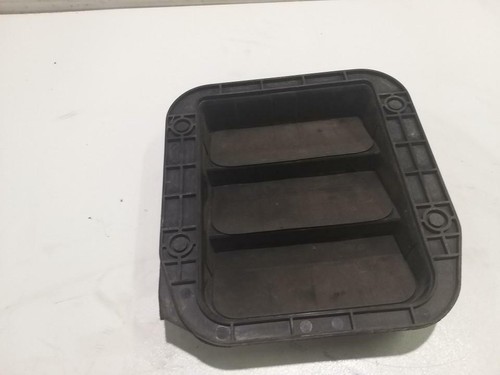 Inférieur air vent - ,
