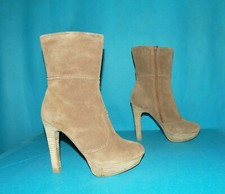 bottines a talons BCBGMAXAZRIA en suède beige pointure 8 ou 40 EUR