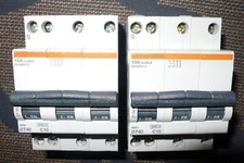 DISJONCTEUR TETRAPOLAIRE 10A COURBE C MERLIN GERIN DT40, TRIPHASE +N 10 AMPERES 