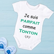 Body bébé ou tee-shirt personnalisable Je suis parfait comme