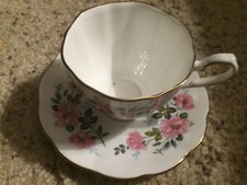 porcelain tea cup "Camilla"