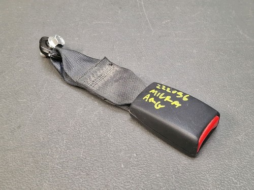 Attache ceinture arrière
