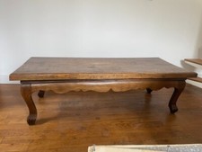 Belle table en Teck huilé, L : 150cm, l : 63cm, h : 44cm Lieu : Paris 6