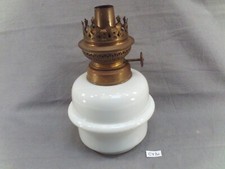 ancienne lampe à pétrole en opaline blanche H: 19 cm bec de 14 " (CY20)