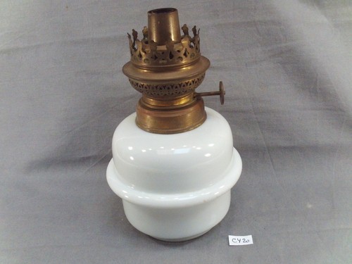 Ancienne lampe pétrole en - ancienne, à