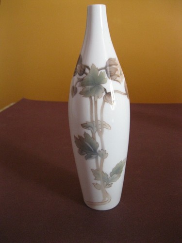 Joli petit vase art nouveau - , en