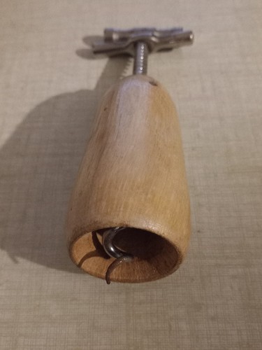 Ancien tire bouchon - helice, et