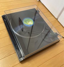 YAMAHA P-530 NATURAL SOUND STEREO TURNTABLE Direct Drive AC100V 50/60Hz 4W