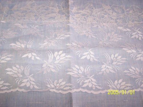 Ancienne dentelle brodée sur
