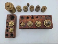 Anciens  poids Balance en laiton500, 200,  100, 50 Gr + boites
