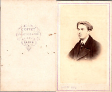 Cottet, Paris, Portrait de jeune homme en manteau à col en astrakan Vintage CDV 