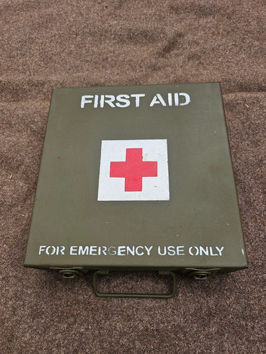 Ancienne boite first aid - first, 24