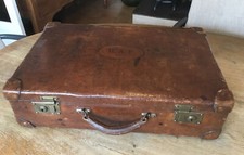 Splendide et ancienne valise militaire  Royal Air Force 2.eme Guerre mondiale