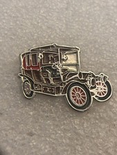 Pin’s voiture enamel lapel