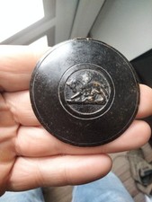 Objet gallo romain . Grec  bronze   Louve Jument Nourricière Bossette Armure ?