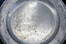 Très Beau Grand Ancien Plat En Étain 18E/19E Siècle, Cène Finement Gravé