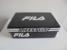 Boîte à chaussure vide