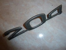 MONOGRAMME PEUGEOT 204 NOM NUMERO INSIGNE LOGO MARQUE MODELE EMBLEME ECUSSON