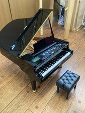 Véritable piano à queue noir