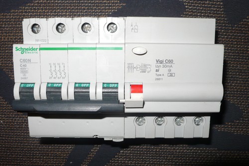 Disjoncteur differentiel 4pole - disjoncteur,