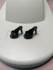 PAIRE DE CHAUSSURES ESCARPINS NOIRS POUR POUPÉE TRESSY BELLA