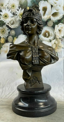 Sculpture bronze femme - en,