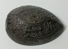 Demi noix de coco sculptée. Travail de ponton, marin XVIIIe, Emblème Louis X IV