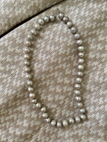 Fil de perles gris - de,