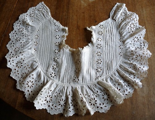 Large col ancien - , batiste