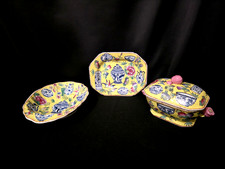 2 plats de service et 1