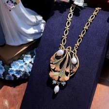 Collier Long Sautoir Pendentif Doré Feuille Ginkgo Perle Blanc Art Nouveau QD13