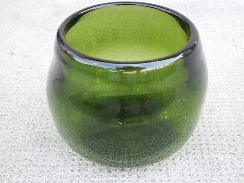 Petit vase verre - , signé