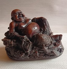 Bouddha Rieur Résine imitation Bois Sculpté - 19 cm- Statue asiatique Feng Shui.