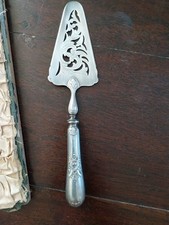 JOLIE PELLE A GATEAU ANCIENNE METAL ARGENTE ARGENT FOURRE DEBUT XXeS JUGENSTIL