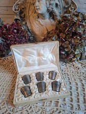 6 verres à liqueur en métal