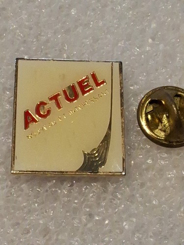 Pin actuel nouveau et - pin's,