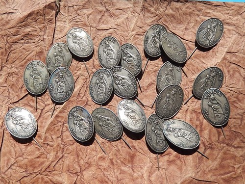 Lot epinglette pieta - lot, 21