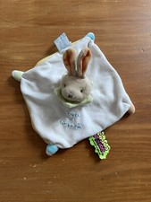 Doudou et compagnie plat lapin blanc orange bleu vert TATOO