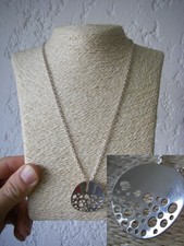 joli collier pendentif